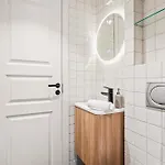 Spacious Gem In Old Town I New 2025 I 3 Bed 2 Bath Апартаменти