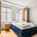 Апартаменти Spacious Gem In Old Town I New 2025 I 3 Bed 2 Bath Берген