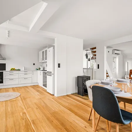 Spacious Gem In Old Town I New 2025 I 3 Bed 2 Bath Bergen