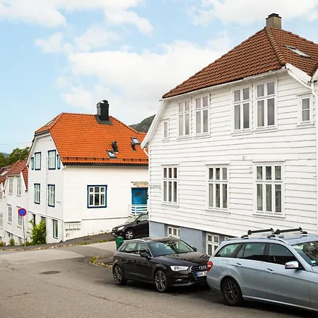 Spacious Gem In Old Town I New 2025 I 3 Bed 2 Bath