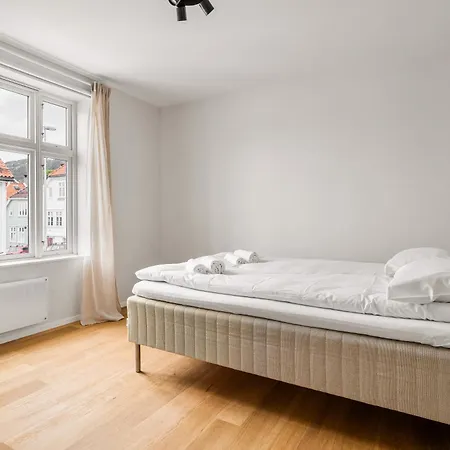 Spacious Gem In Old Town I New 2025 I 3 Bed 2 Bath Appartement