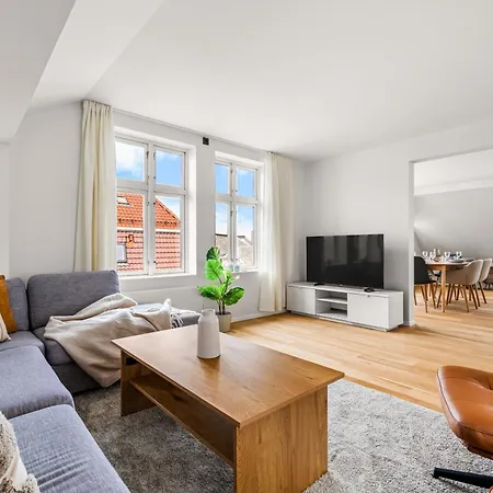 Spacious Gem In Old Town I New 2025 I 3 Bed 2 Bath Lejlighed Bergen