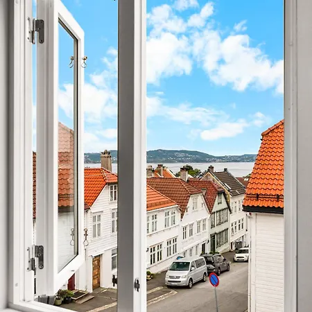 Spacious Gem In Old Town I New 2025 I 3 Bed 2 Bath *