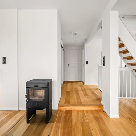 Spacious Gem In Old Town I New 2025 I 3 Bed 2 Bath * Bergen