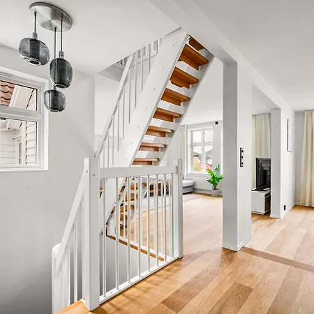 Lejlighed Spacious Gem In Old Town I New 2025 I 3 Bed 2 Bath *