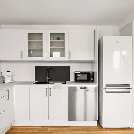 Spacious Gem In Old Town I New 2025 I 3 Bed 2 Bath Appartement *