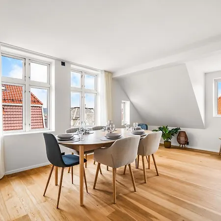 Lejlighed Spacious Gem In Old Town I New 2025 I 3 Bed 2 Bath Bergen