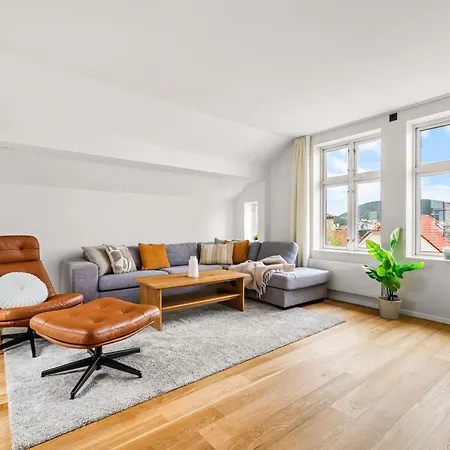 Spacious Gem In Old Town I New 2025 I 3 Bed 2 Bath Appartement