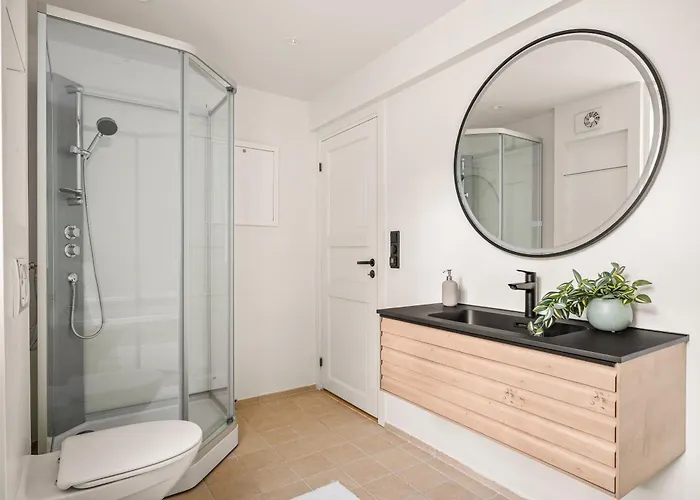 Spacious Gem In Old Town I New 2025 I 3 Bed 2 Bath Bergen