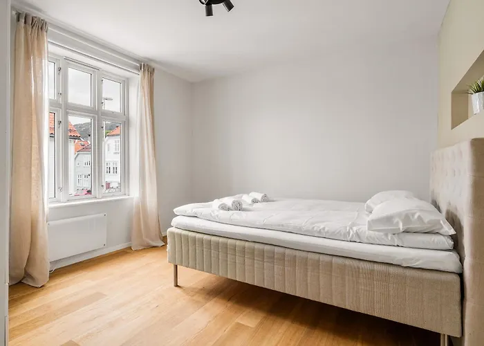 Spacious Gem In Old Town I New 2025 I 3 Bed 2 Bath Appartement