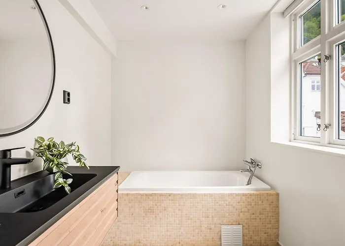 Apartament Spacious Gem In Old Town I New 2025 I 3 Bed 2 Bath