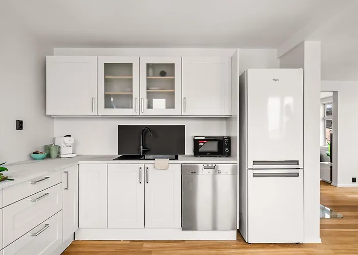 Spacious Gem In Old Town I New 2025 I 3 Bed 2 Bath Apartament *