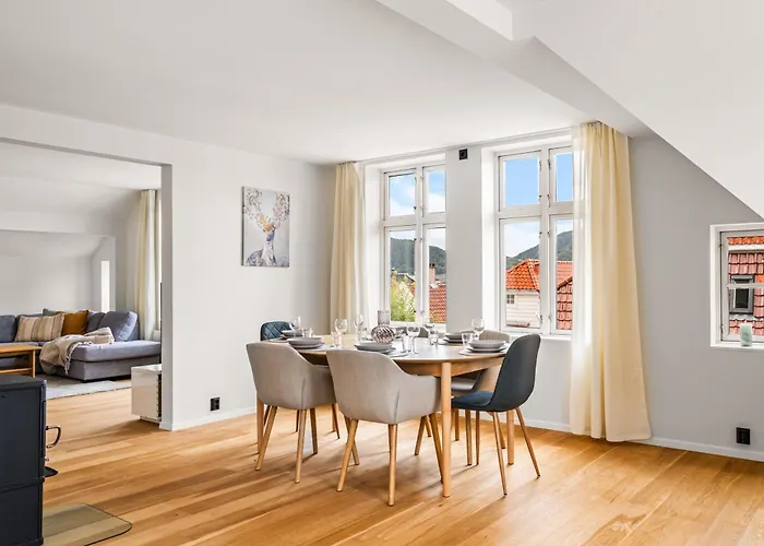 Spacious Gem In Old Town I New 2025 I 3 Bed 2 Bath * Bergen