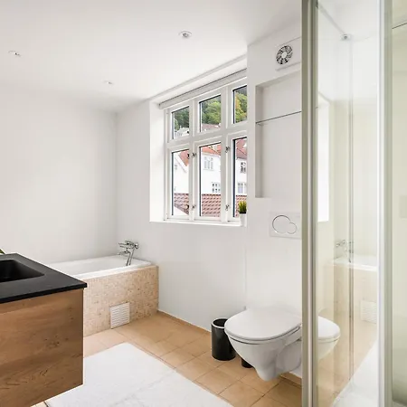 Spacious Gem In Old Town I New 2025 I 3 Bed 2 Bath Leilighet Bergen